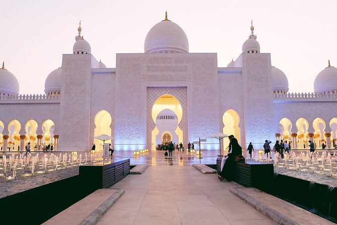 Abu Dhabi City Tour, Grand Mosque, Emirates Palace & The Louvre - Sheikh Zayed Grand Mosque: the wow factor (and the dress rules)