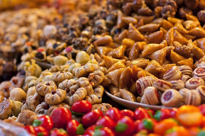 Authentic Moroccan Food Tour in Marrakech with Dinner - Old Medina Stretch and the Herbalist Shop Detour