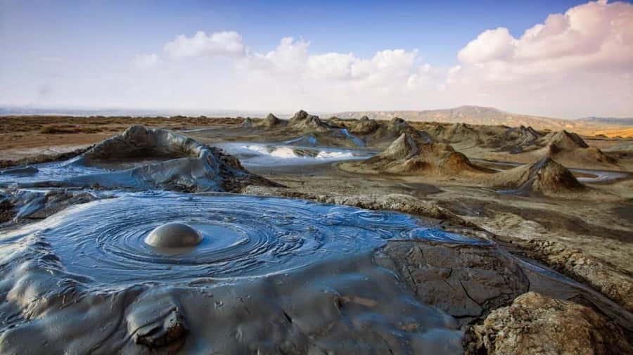 Baku: Gobustan, Mud Volcano, Fire Mount, Temple Lunch Entry - Should you book this Gobustan and Fire Mountain day trip?