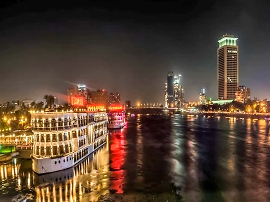 Cairo: Dinner Cruise on the Nile River with Entertainment - Belly dancing and Arabic music: the show that sets the mood