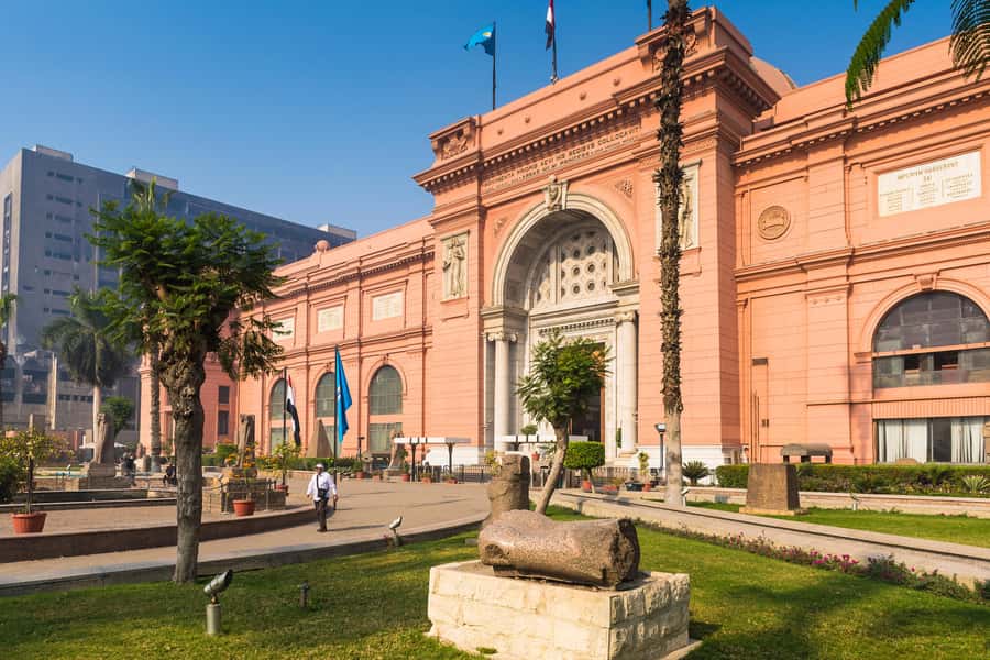 Cairo: Female-Guided Pyramids, Sphinx & Museum City Tour - Great Sphinx Photo Time and Valley Temple: The Stop That Makes It Click