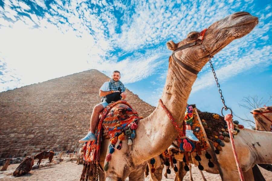 Cairo: Pyramids & Great Sphinx Private Tour with Camel Ride - The Great Pyramid of Giza: what you’ll see (and what you won’t)