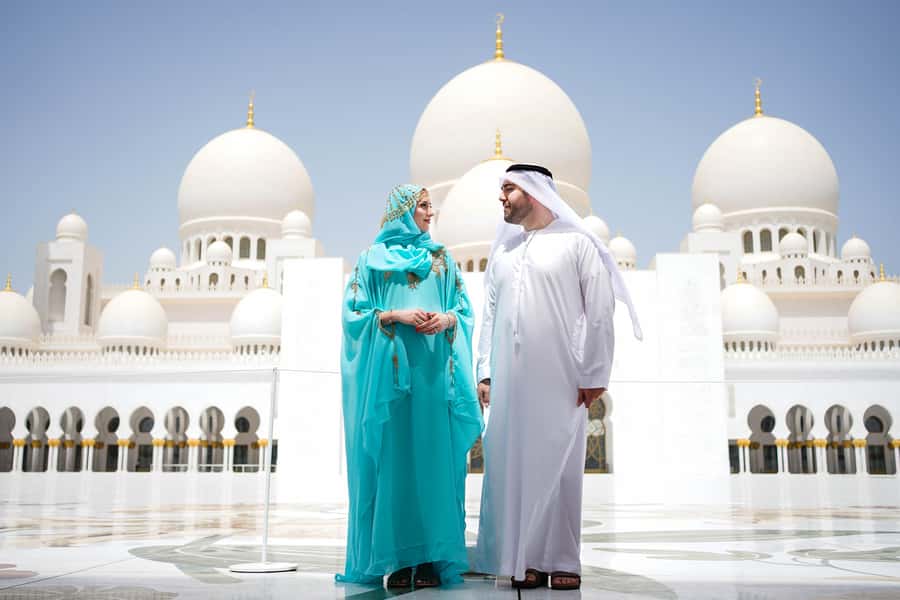 Dubai: Abu Dhabi Day-Trip Grand Mosque, Royal Palace & Lunch - Entering Sheikh Zayed Grand Mosque: what the guide adds to the experience