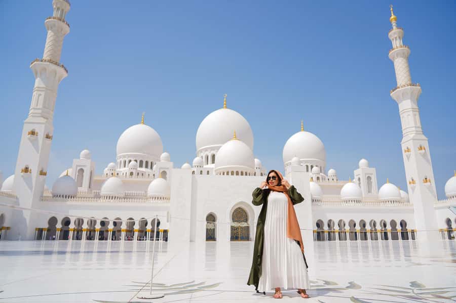 Dubai: Abu Dhabi Grand Mosque, Palace, and Heritage Village - How the Abu Dhabi highlights tour works from Dubai