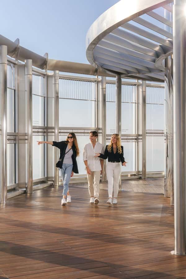 Dubai: Burj Khalifa Levels 124 & 125 Entry Ticket + Options - Sunset, lights, and Dubai Fountain: how to time your ticket