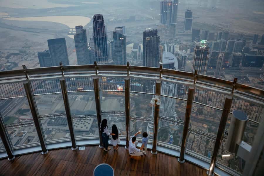 Dubai: Fast Track Entry to Burj Khalifa Levels 124 & 125 - Burj Khalifa, but with your time protected (about 1 hour)