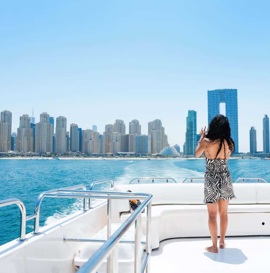 Dubai: Instagrammable Yacht Tour with Drinks & Ain/JBR Views - The 60-minute cruise: skyline, Ain Dubai angles, and JBR from the sea