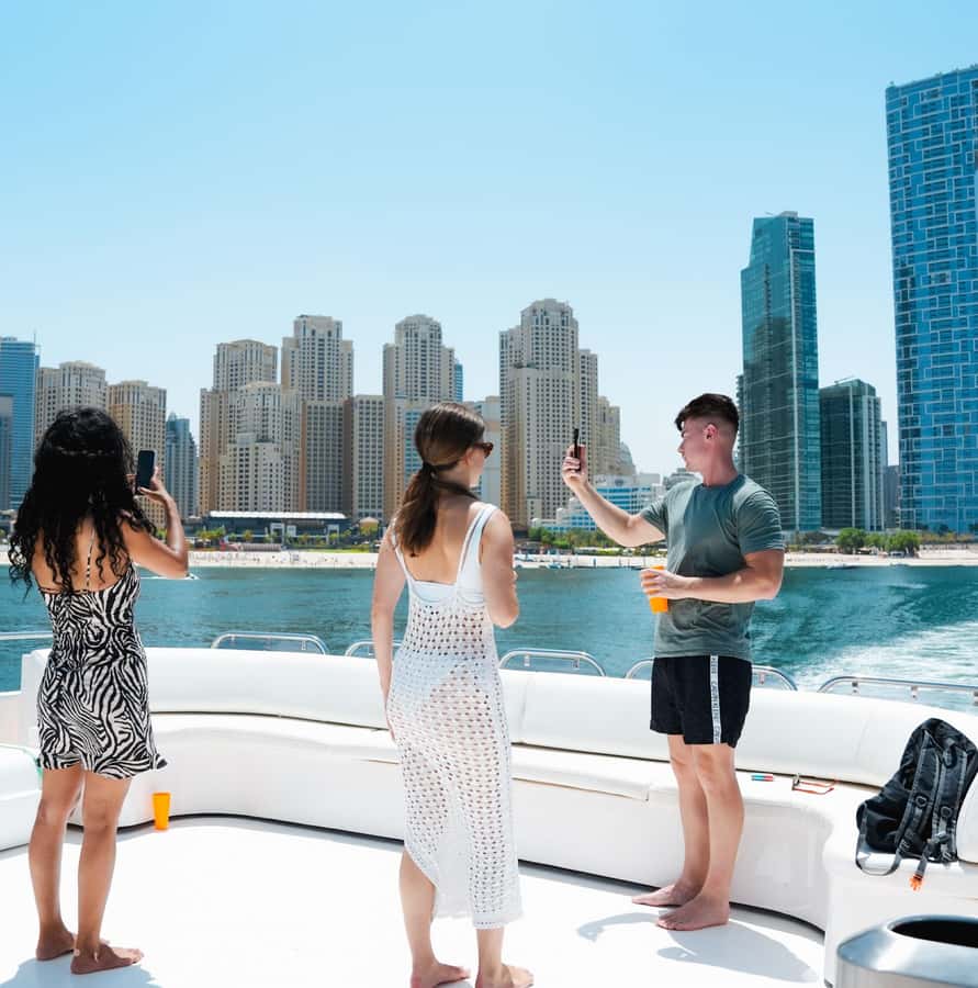 Dubai: Instagrammable Yacht Tour with Drinks & Ain/JBR Views - Quick practical tips before you go
