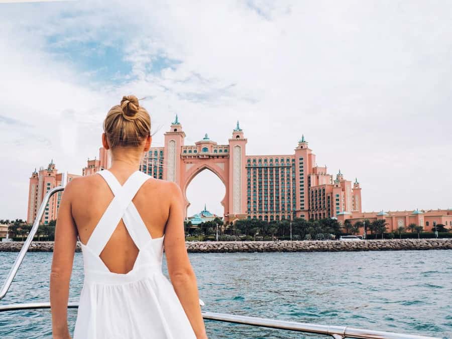 Dubai: Luxury Sunset Yacht Tour with Snacks and Drinks - Key things I’d circle on your booking