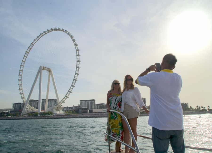 Dubai: Luxury Sunset Yacht Tour with Snacks and Drinks - Dubai Sunset From the Water: The Part You Can’t Fake