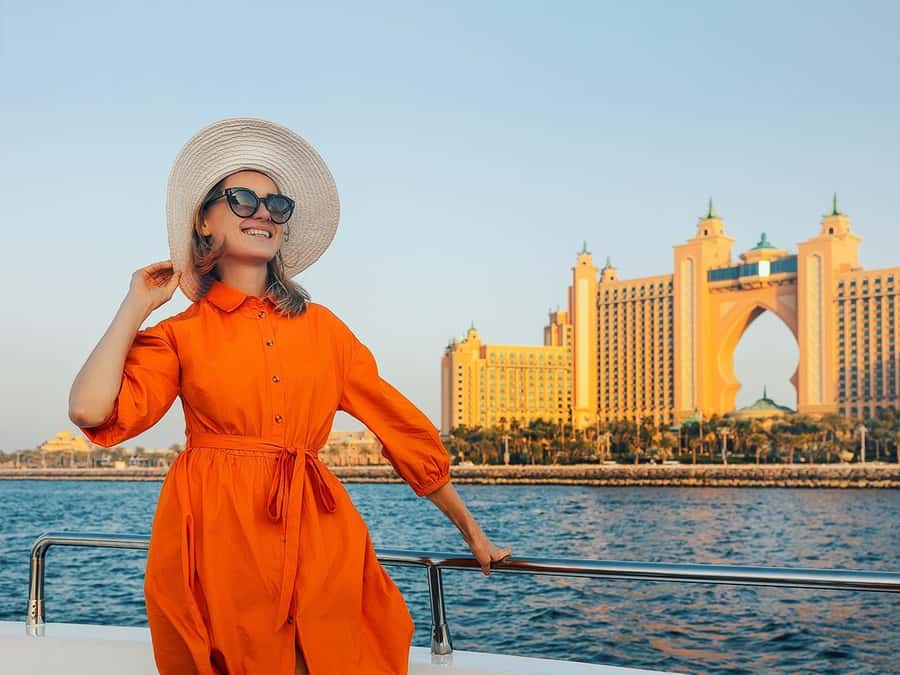Dubai: Luxury Sunset Yacht Tour with Snacks and Drinks - The Onboard Experience: Music, Crew Energy, and Photo Moments