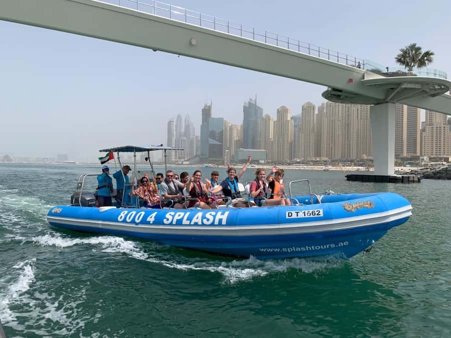 Dubai Marina : 1.5-Hour Atlantis Sightseeing Speedboat Tour - Guides and photo stops: small details that make a big difference
