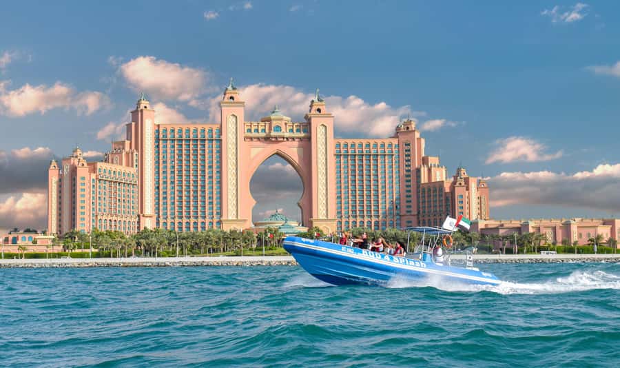 Dubai Marina : 1.5-Hour Atlantis Sightseeing Speedboat Tour - When to go: daytime, sunset, and night-lit views