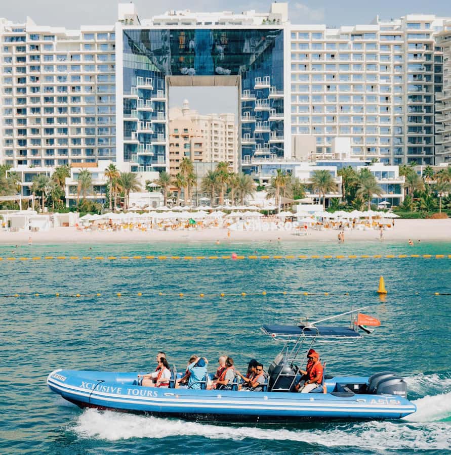Dubai: Marina, Atlantis, Palm & Burj Al Arab Speedboat Tour - Ain Dubai and the seaside line: getting skyline photos without the chaos