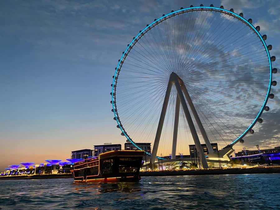 Dubai Marina: Dinner Cruise in a Traditional Boat - Ocean Empress Mega Dhow: Red-Carpet Boarding in Dubai Marina