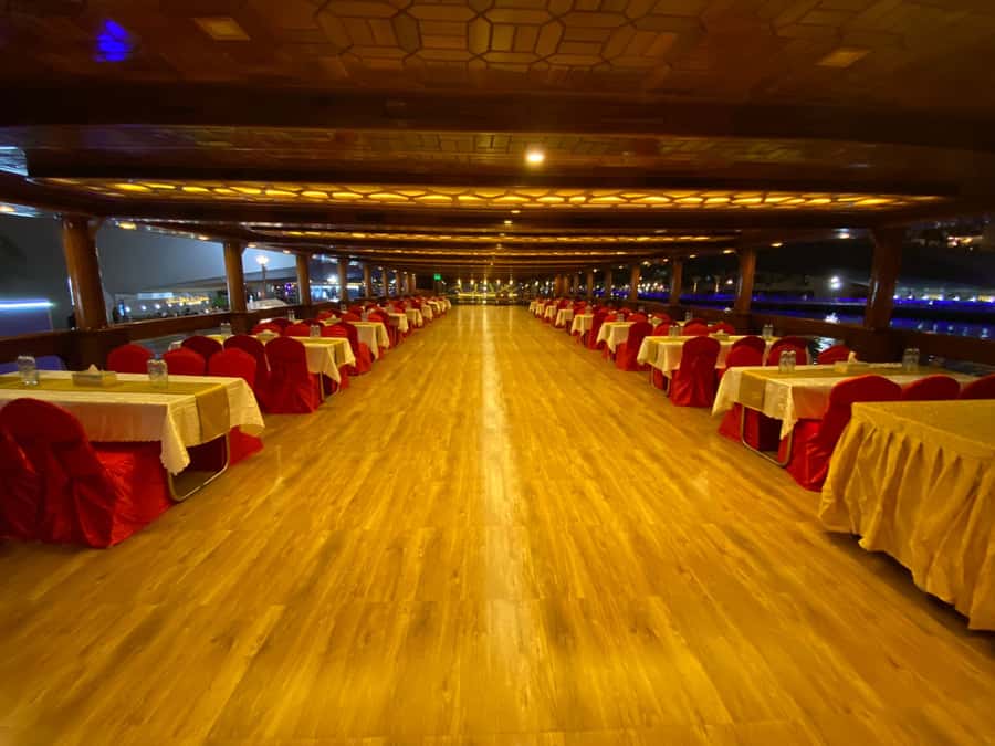 Dubai Marina: Dinner Cruise in a Traditional Boat - Buffet Dinner That Works While You Cruise