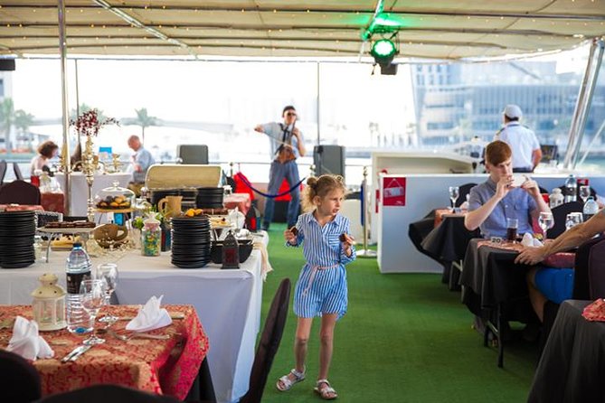 Dubai Marina Dinner Cruise with Live Music & Open Bar - Unlimited drinks: what to know and how to pace the night