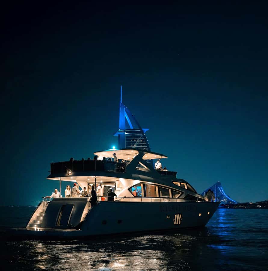 Dubai Marina: Luxury Yacht Tour with Breakfast or BBQ Option - Why Dubai Marina Is the Best Place to Start