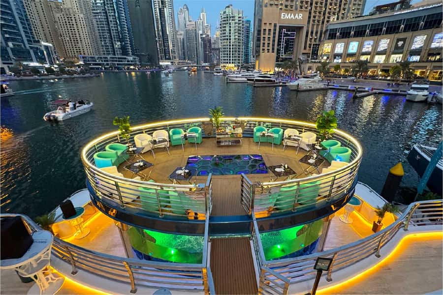 Dubai: Mega Yacht Dinner Cruise with Buffet - The Entertainment Package: tanoura, aerials, DJ energy