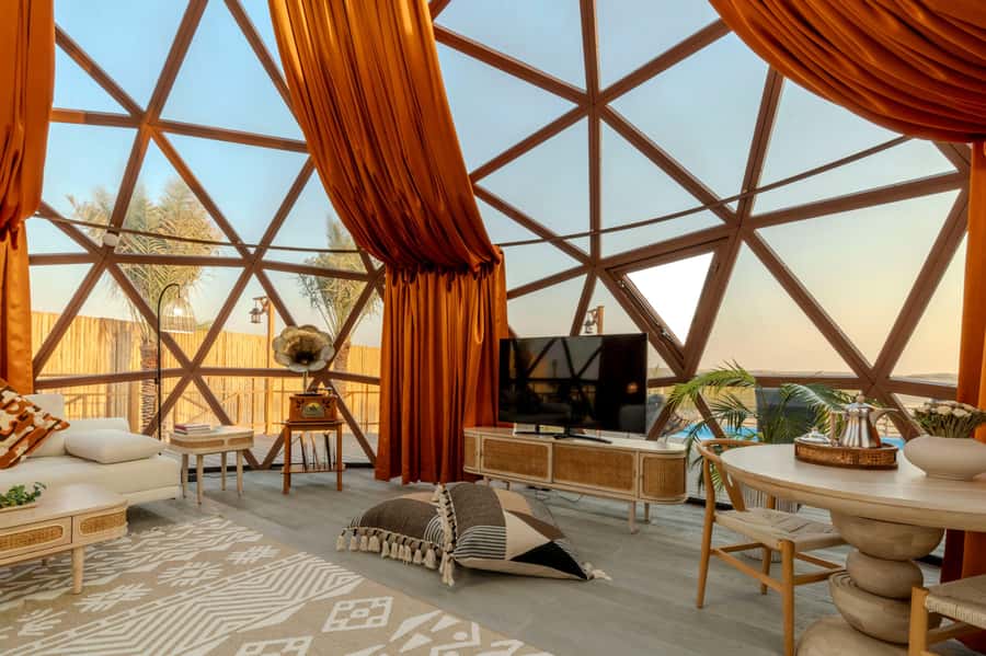 Dubai: Overnight Safari, Dinner, Stargazing & Al Khayma Camp - Dinner and Shows: What You Get Besides the BBQ