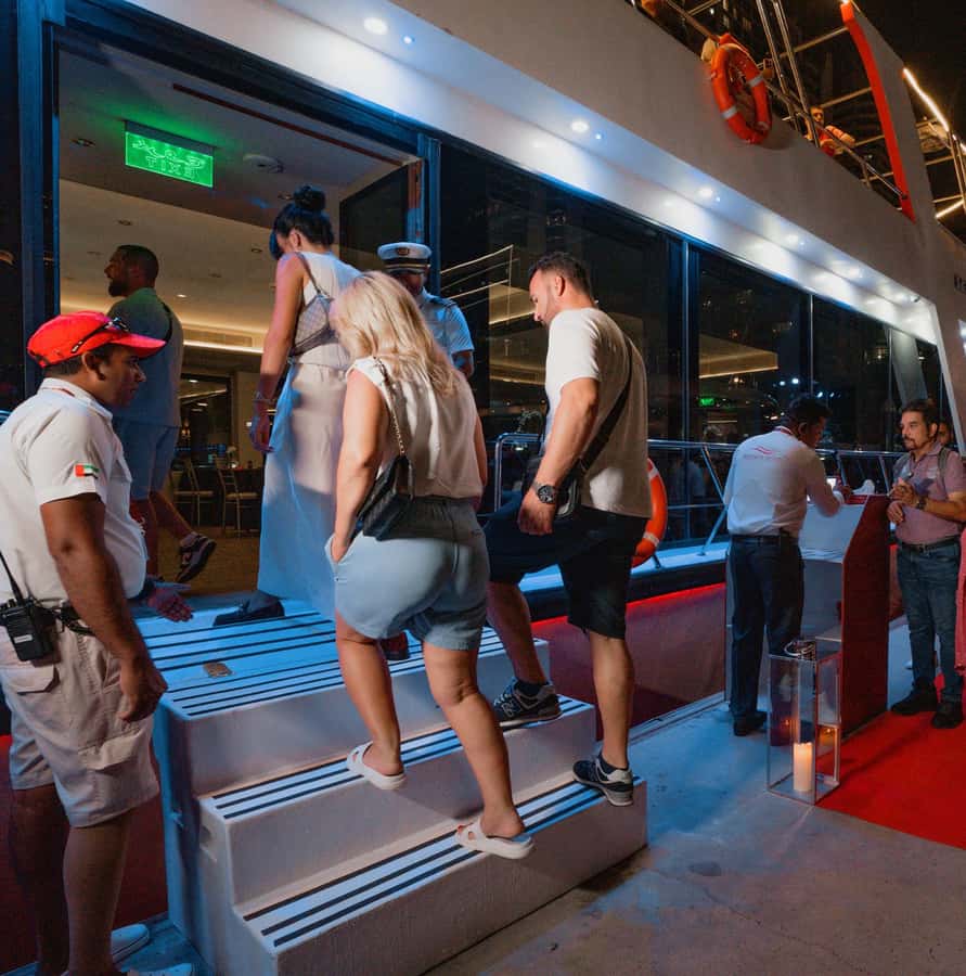 Dubai: Sunset or Dinner Cruise with Live Music & Open Bar - Who this Dubai Marina cruise suits best