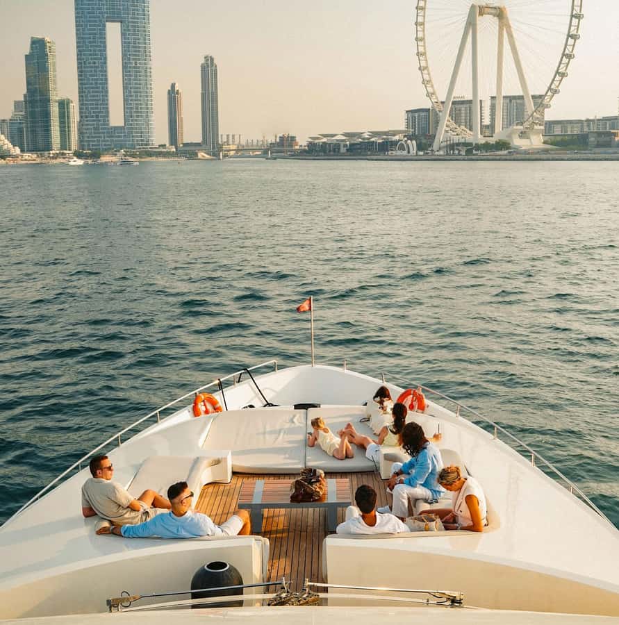 Dubai: Superyacht Experience with Live Music & Drinks - VIP Option on Encore (From 1 October 2025): Sushi and an Extra Layer of Show