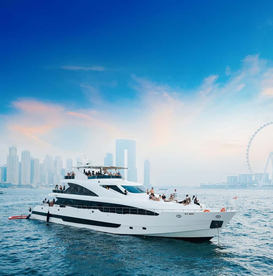 Dubai: Superyacht Experience with Live Music & Drinks - Boarding Day: Red-Carpet Welcome, Slippers, and the Three-Deck Layout