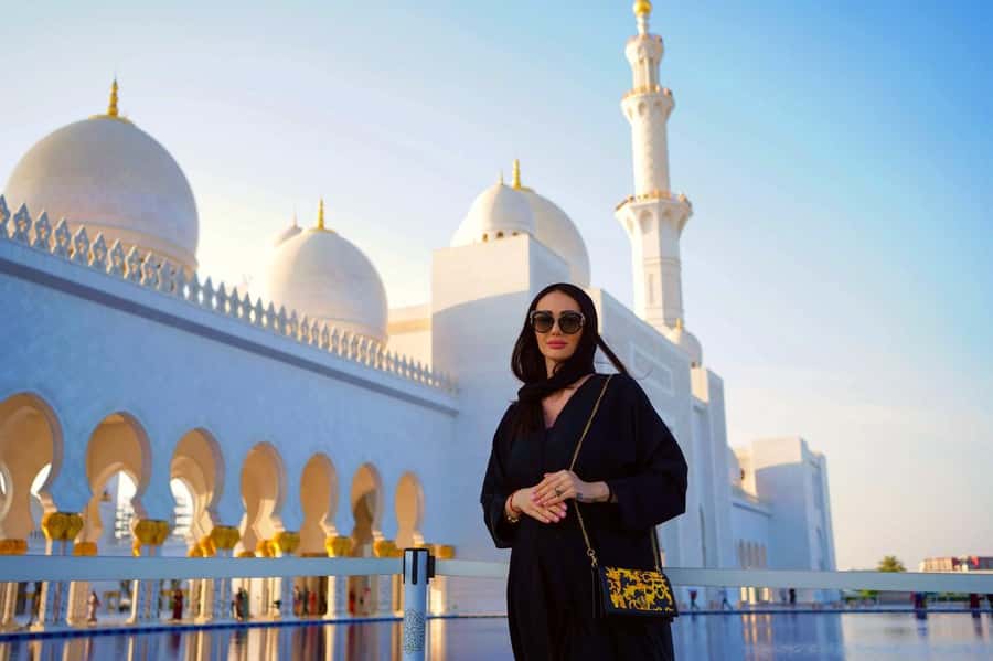 From Abu Dhabi: Grand Mosque, Royal Palace, and Etihad Tower - Abu Dhabi in a Tight Half-Day Loop