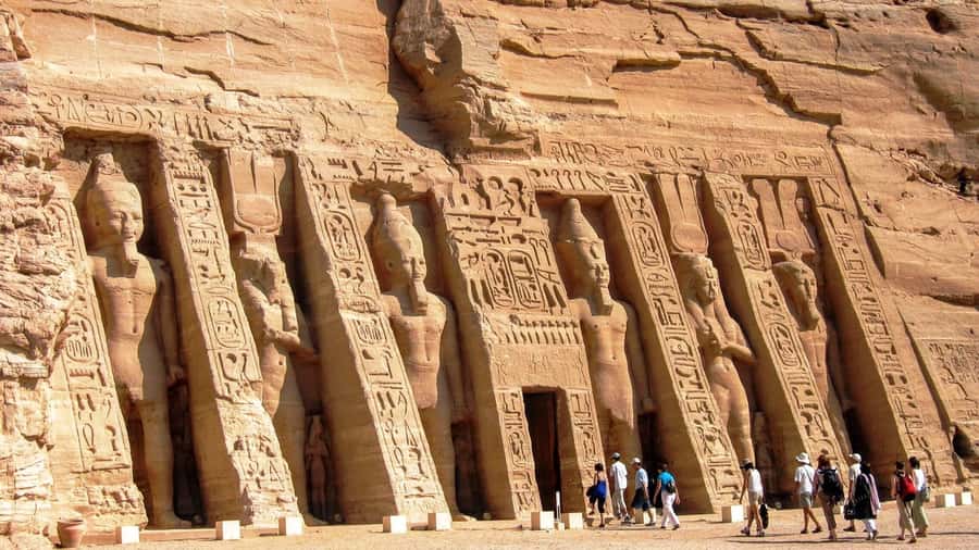 From Aswan: Abu Simbel Temple Day Trip with Hotel Pickup - Arrival at Abu Simbel: First Impressions That Don’t Need Translation