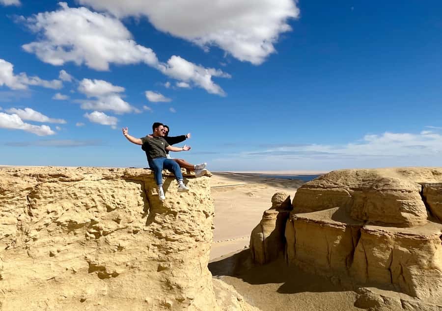 From Cairo: Desert Safari, Camel Ride, Magic Lake, & Lunch - Mudawara Mountain: the viewpoint stop that turns photos into posters