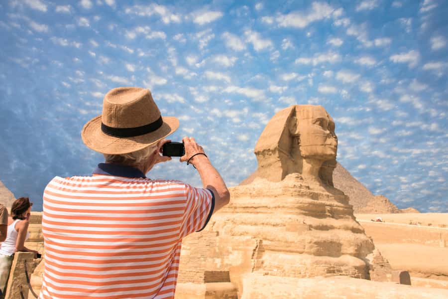 From Cairo: Pyramids of Giza, Sphinx, Saqqara & Memphis Tour - Giza lunch timing and the plateau photo reality