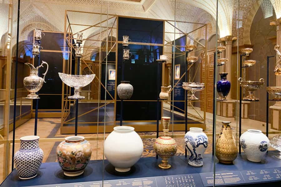 From Dubai: Abu Dhabi Premium Full-Day Sightseeing Tour - Qasr Al Watan: a functioning palace you can explore