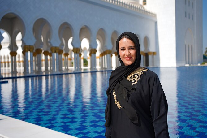 From Dubai: Abu Dhabi Sheikh Zayed Grand Mosque Guided Tour - Group size, walking pace, and what to do when crowds get loud