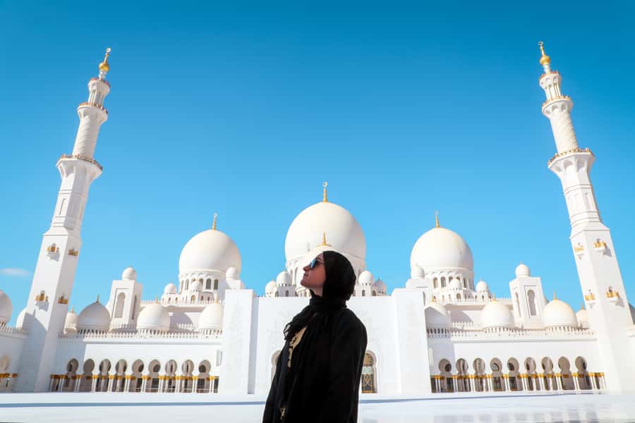 From Dubai: Abu Dhabi Sheikh Zayed Mosque Guided Tour - Dubai to Abu Dhabi: the ride that sets the tone