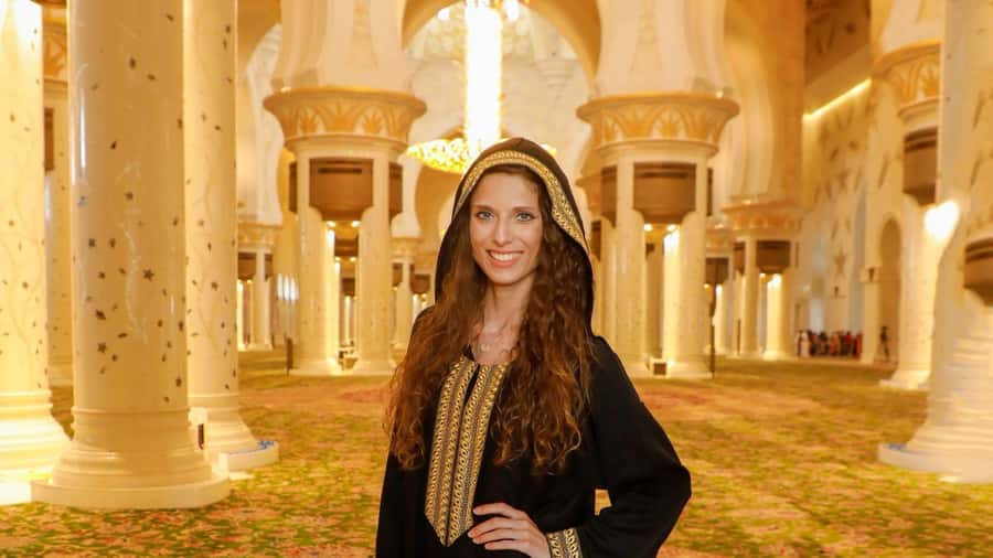 From Dubai: Abu Dhabi Sheikh Zayed Mosque Guided Tour - Etihad Towers observation deck: the Abu Dhabi contrast