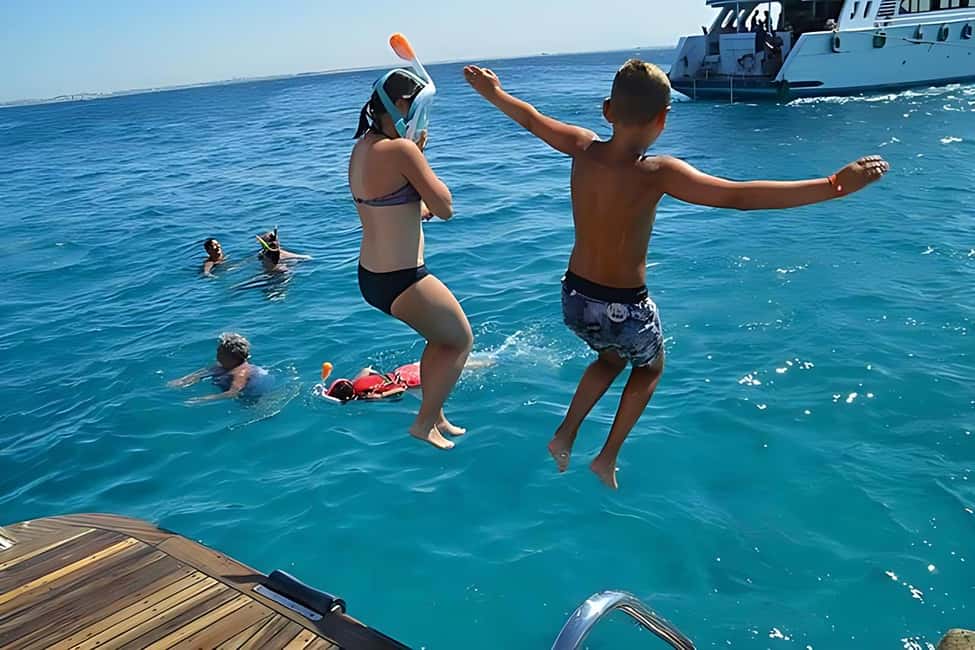 Hurghada: Dolphin Watching Boat Tour with Snorkeling & Lunch - Wild Dolphin Watching in Their Habitat (Not a Circus)