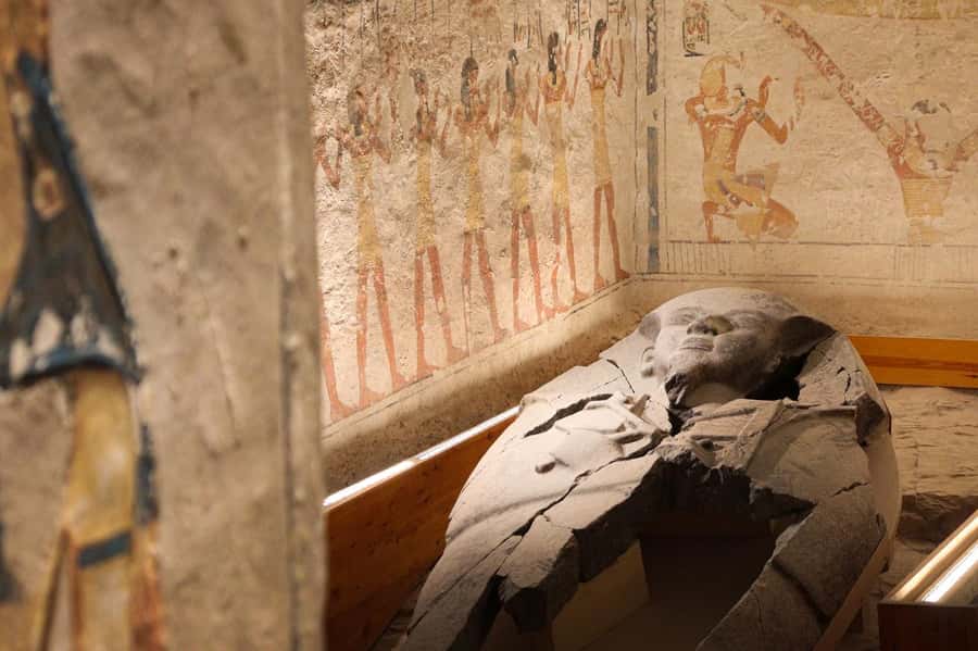 Luxor Day Trip from Hurghada Small Group & Tutankhamun Tomb - Hatshepsut’s mortuary temple: when the story turns personal