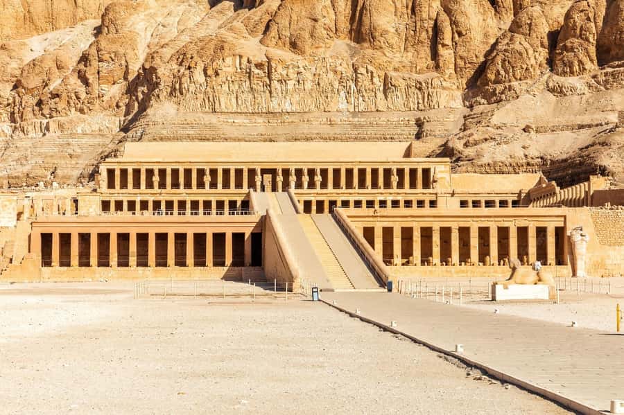Luxor: Shared Full-Day Tour to Luxor West and East Banks - Lunch in a local restaurant: fuel for the Karnak push