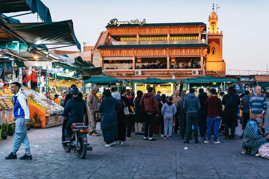 Marrakech: Bahia Palace, Saadian Tombs, & Koutoubia Mosque - Jemaa el-Fna Square: the end-of-tour energy check