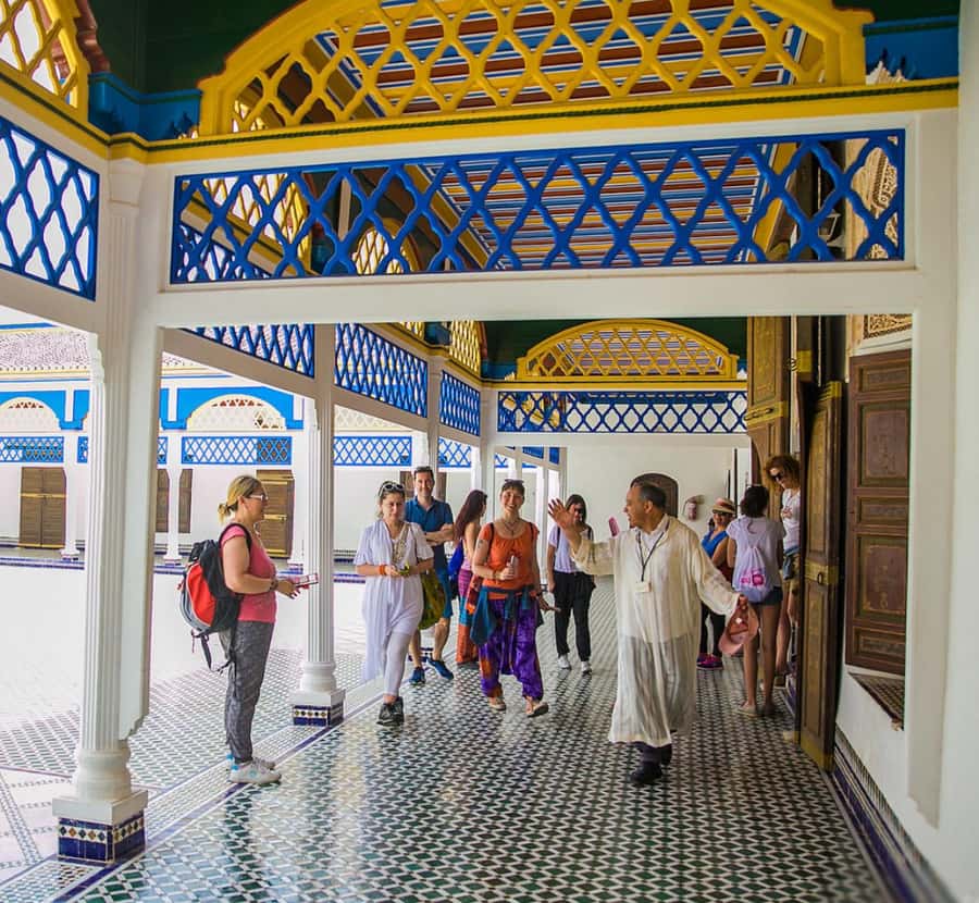 Marrakech: Bahia Palace, Saadian Tombs, Souk and Medina Tour - Starting at Café de France: your anti-lost strategy in the Medina