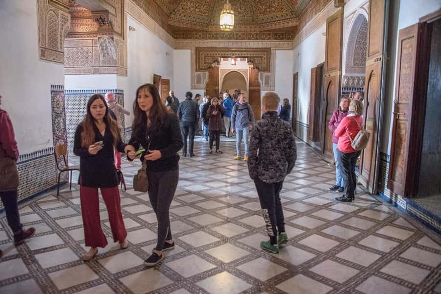 Marrakech: Bahia Palace, Saadian Tombs, Souk and Medina Tour - Saadian Tombs: the rediscovery story and the details you’ll actually see