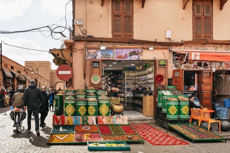 Marrakech: Saadian Tombs & Bahia Palace, Medina Guided Tour - Entering the Medina Game Plan: why 4 hours feels just right