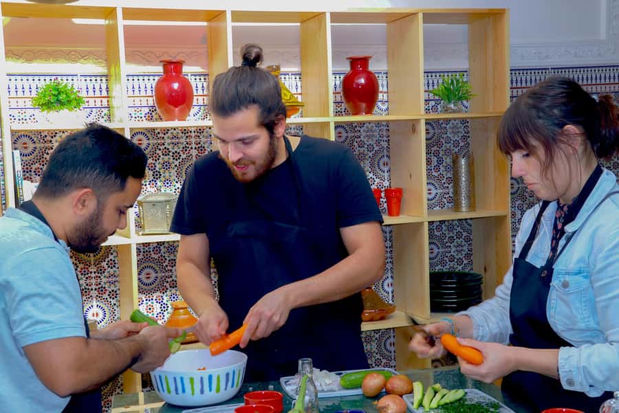 Marrakesh: Moroccan Dishes Cooking Class with a Local Chef - Timing, group size, and language setup (so you’re not guessing)