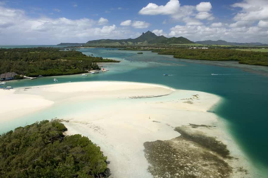 Mauritius: Ile Aux Cerfs Catamaran Trip w/ Lunch & Transfer - Snorkeling and swimming break: what you’ll see and how long it lasts