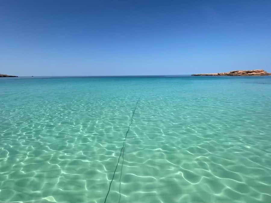 Muscat: Daymaniat Islands Snorkeling Trip with Brunch - What Happens Between Swims: Shade, Snacks, and Calm Breaks