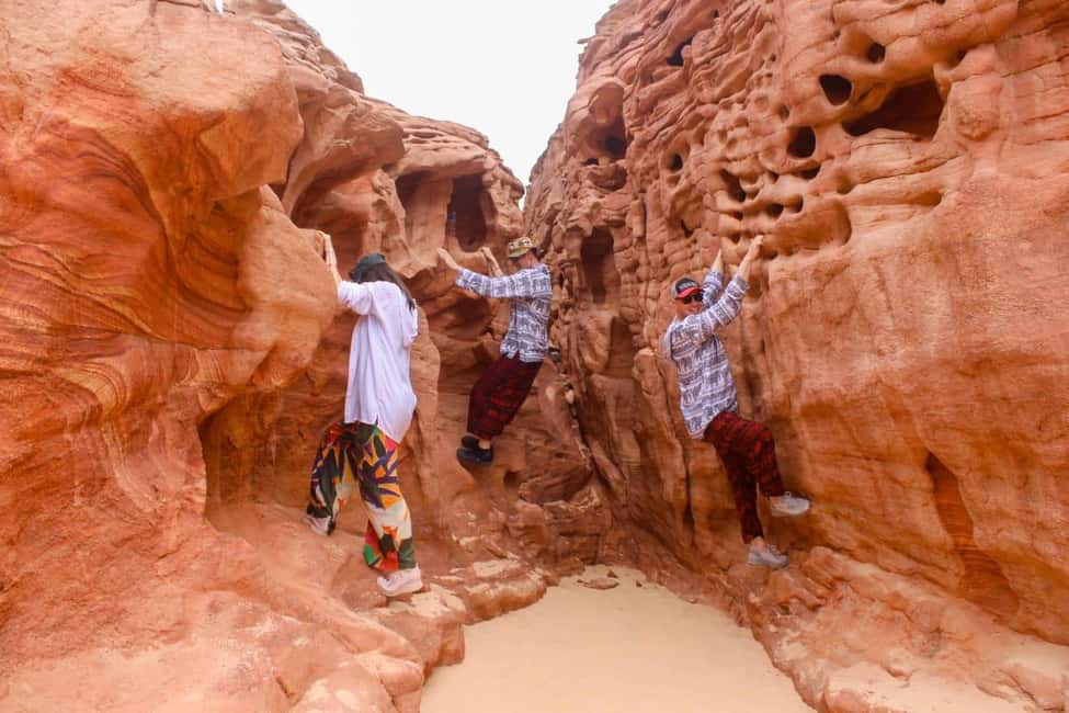 Sharm El-Sheikh: Jeep Adventure to Blue Hole, Canyon & Dahab - Colored Canyon: 800 Meters of Color and Careful Footing