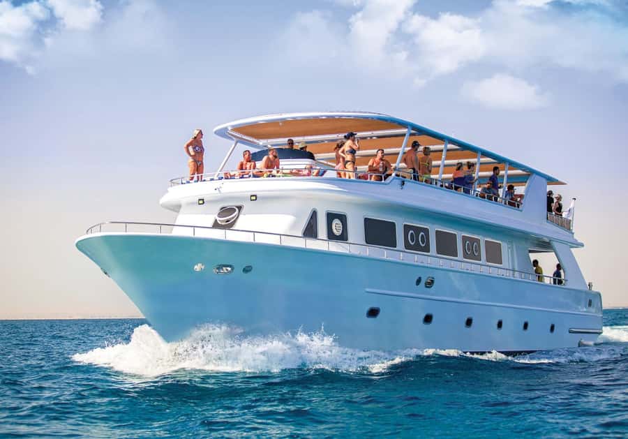 Sharm El-Sheikh: Luxury Ras Mohammed & White Island Cruise - The White Island break: beach time with real water color