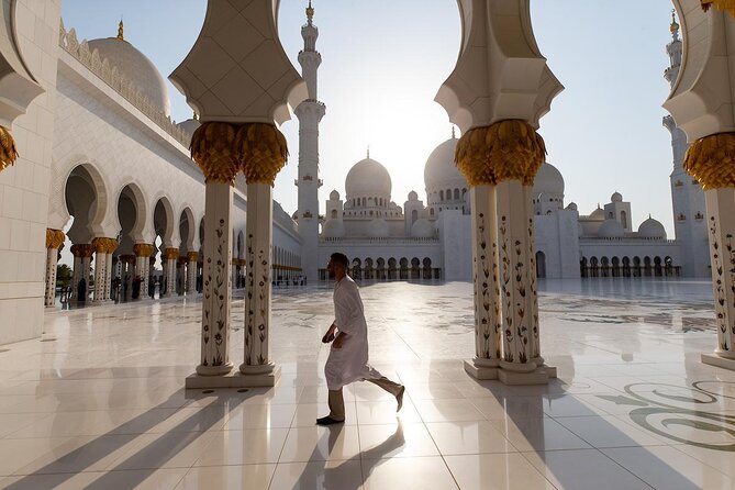 Small Group Abu Dhabi City and Sightseeing Tour From Dubai - Price and comfort: what $35 gets you (and what it doesn’t)